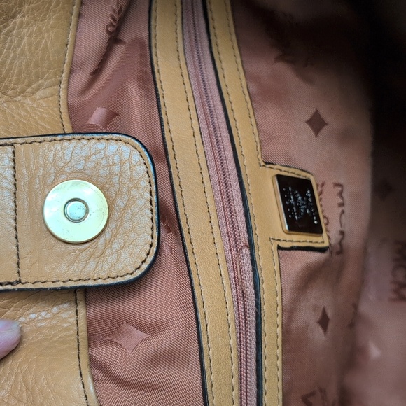 Vintage MCM Cream Leather Two Way Crossbody Bag - Picture 6 of 12